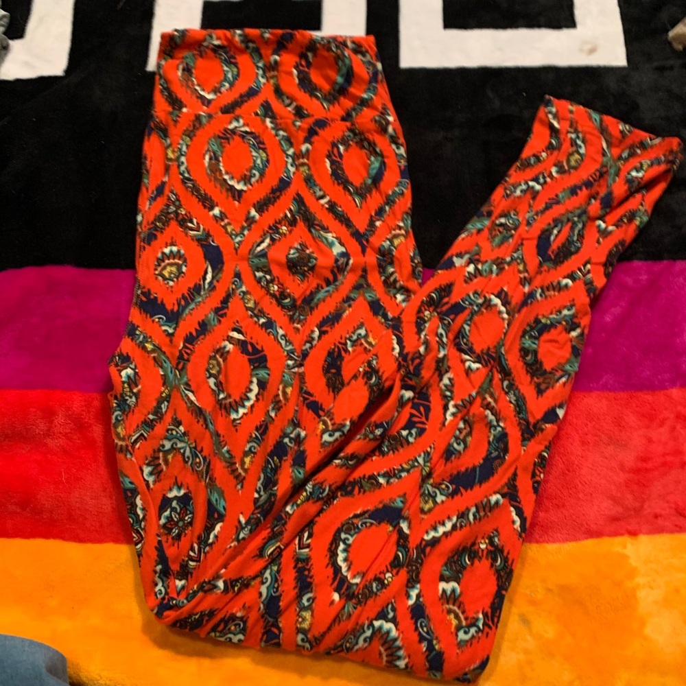 TC red design lularoe leggings